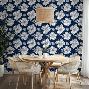 Navy wallpaper with white hibiscus flowers, ideal for coastal décor. Elegant tropical floral print enhancing home interiors.