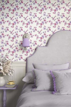 Modern botanical wallpaper featuring pink and lilac flowers, enhancing bedroom decor with elegant and contemporary style.